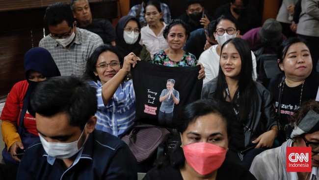 FOTO: Gaduh Pendukung di Sidang Tuntutan Bharada Eliezer