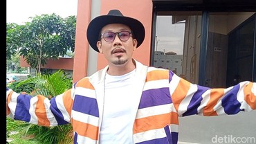 img-title Keluarga Ferry Irawan Somasi Denny Sumargo, Hotman Paris Turun Tangan