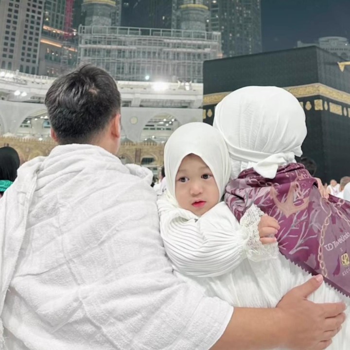 <p>Di kolom komentar, tidak sedikit Netizen yang memuji kegemasan Rumi dan mendoakan kebahagiaan untuk Dian. (Foto: Instagram: @dianpelangi)</p>