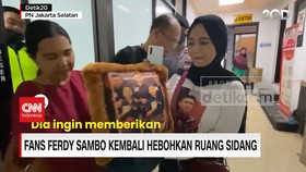 VIDEO: Fans Ferdy Sambo Kembali Hebohkan Ruang Sidang