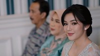 <p>Bunda ingat dengan Fay Nabila yang pernah menjadi finalis dalam ajang Indonesia Mencari Bakat? Belum lama ini, ia mengumumkan baru bertunangan. (Foto: Instagram @faynabilalxndr)<br /><br /><br /></p>