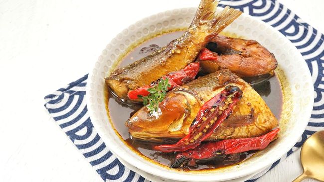 5 Rekomendasi Resep Khas Imlek, Pindang Bandeng hingga Siu Mie Resep khas Imlek ini bisa jadi ide menu masakan di rumah, mulai dari makanan berat seperti siu mie, pindang bandeng, hingga camilan ngohiong.