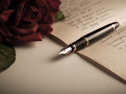 25 Puisi Cinta Romantis Terbaik yang Menyentuh Hati hingga Sedih Menyayat Hati