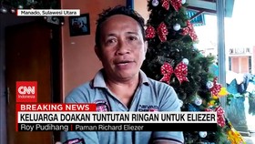 VIDEO: Keluarga Doakan Tuntutan Ringan untuk Eliezer