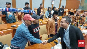 Korban Tragedi Kanjuruhan Mengadu ke DPR, Protes Sidang Tertutup