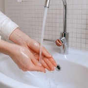 Kebiasaan Sering Cuci Tangan Disebut Jadi Gejala OCD, Benarkah?