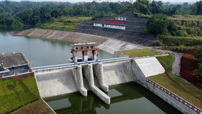 Jokowi Resmikan Bendungan Kuwil Kawangkoan Senilai Rp1,9 T Jokowi meresmikan Bendungan Kuwil Kawangkoan yang dibangun dengan anggaran Rp1,9 triliun.