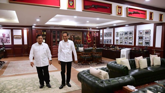 Anggota Dewan Pertimbangan Presiden Muhammad Luthfi bin Yahya dan Menteri Pertahanan Prabowo Subianto bertemu Presiden Joko Widodo di Istana Presiden, Jakarta.