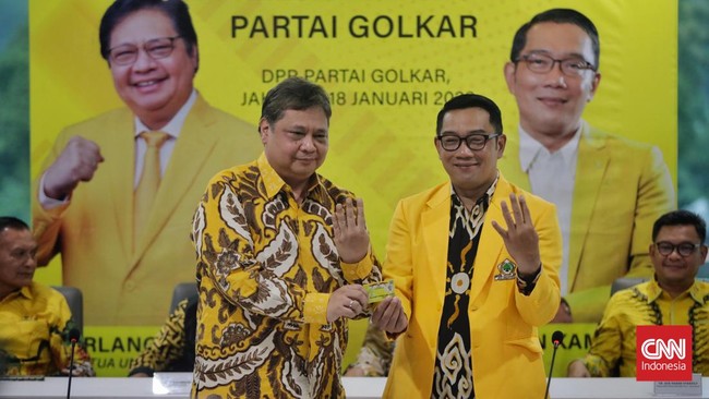Ketum Golkar Airlangga Hartarto mengatakan partainya masih melihat hasil survei soal kans Ridwan Kamil berkontestasi di Pilgub Jabar 2024.