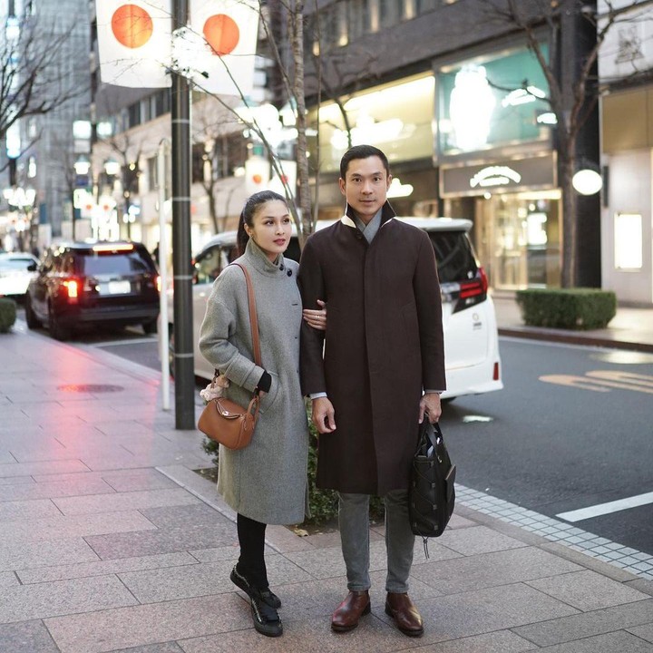 <p>Selama 6 tahun mengarungi bahtera rumah tangga, pasangan ini tak pernah diterpa gosip miring. Keduanya menjadi pasangan harmonis yang dicap sebagai <em>couple goals</em> oleh netizen. (Foto: Instagram @sandradewi88)<br /><br /><br /></p>