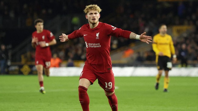 Pencetak gol Liverpool ke gawang PSG Harvey Elliott memuji Alisson Becker usai The Reds menang di leg pertama 16 besar Liga Champions.