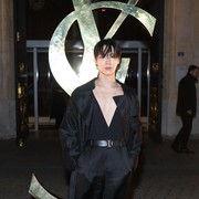 Simak Potret Memesona Ten Lee Saat Menghadiri Saint Laurent Fashion Show di Paris