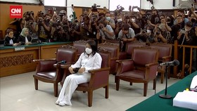 VIDEO: PC Masuk Ruang Sidang, Pendukung Richard Eliezer: Huuu....