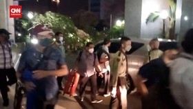 VIDEO: KPK Bawa 3 Koper Usai Geledah Gedung DPRD DKI