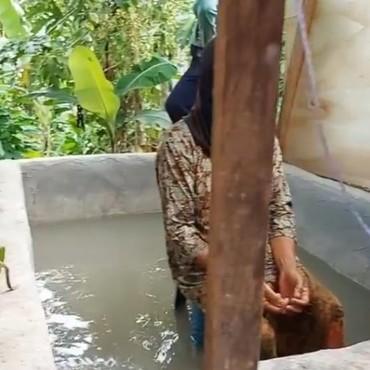 Minta Rp200 Juta, TikToker di Balik Ibu-ibu Guyur Air Peras Jhon LBF?