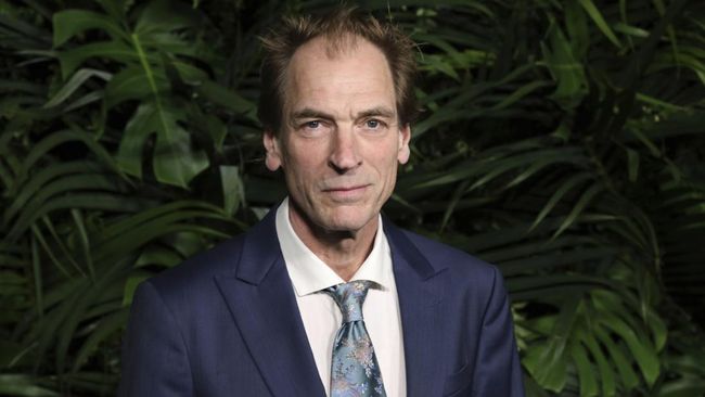 Aktor Inggris Julian Sands dilaporkan hilang saat mendaki gunung di kawasan Baldy Bowl sejak Jumat (13/1). Pencarian terhalang salju. 