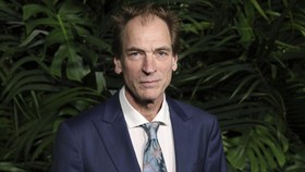Hilang saat Mendaki, Aktor Julian Sands Ditemukan Meninggal Dunia