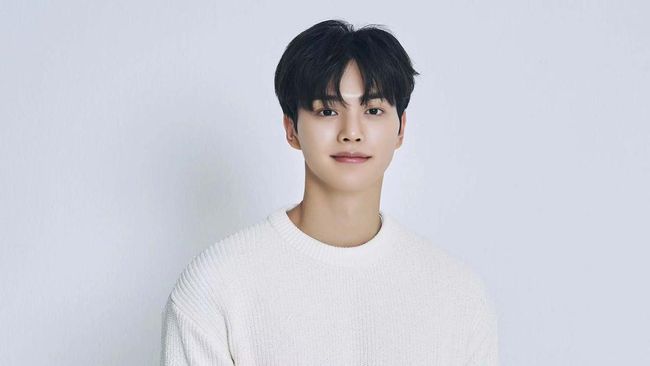 Song Kang dipastikan akan segera mulai menjalani wajib militer (wamil) pada 2 April mendatang.