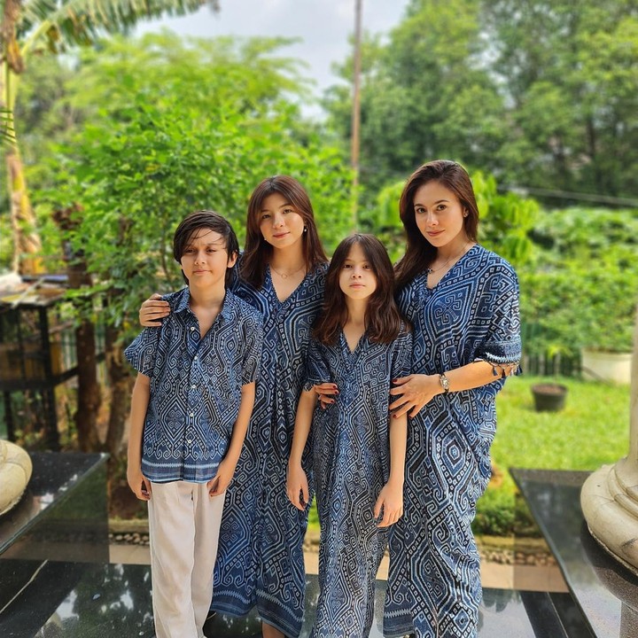 <p>Wulan Guritno merupakan salah satu artis yang menjalani peran sebagai <em>single parent.</em> Ia telah dikaruniai tiga orang anak yang sudah tumbuh besar. (Foto: Instagram @wulanguritno)</p>