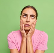 Bukan Pakai Concealer, Lakukan 5 Cara Simpel Ini untuk Kurangi Kantung Mata secara Alami