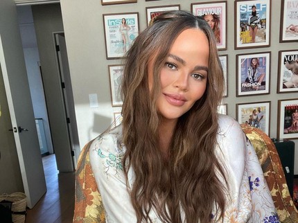 Chrissy Teigen Kaget Harus Pakai Pembalut usai Melahirkan Caesar Anak Ketiga