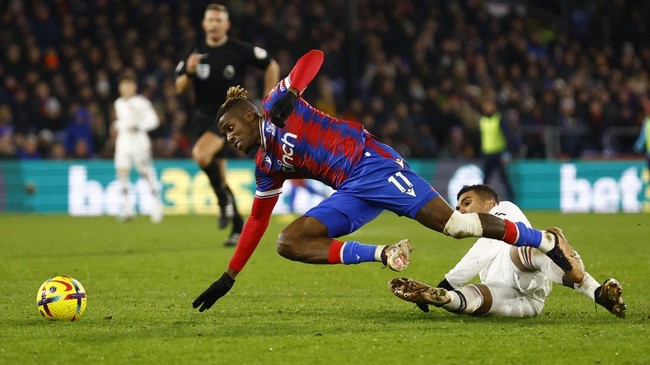 Pelatih Manchester United Erik Ten Hag tidak khawatir Casemiro akan absen saat melawan Arsenal pada lanjutan Liga Inggris.
