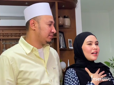 img-title Badalkan Umrah Mendiang Ibunda, Cara Kartika Putri Memuliakan Orang Tua