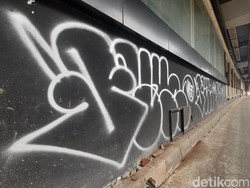 Duh! Halte Bus TransJ Setiabudi Jadi Sasaran Vandalisme