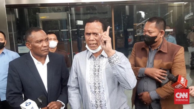 Sejumlah pihak diperiksa dan dicegah ke luar negeri oleh KPK demi kepentingan penyidikan kasus dugaan suap penanganan perkara di Mahkamah Agung (MA).