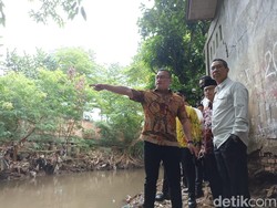 Heru Budi Tinjau Lokasi Pembangunan Tebing Kali Pesanggrahan Jakbar