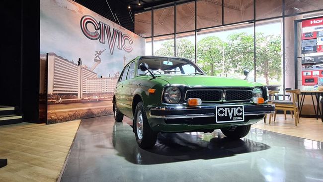 Honda Civic generasi pertama dibeli pada tahun 1970an seharga Rp3,6 juta dan saat ini dijual Rp150 juta.
