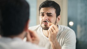 7 Bahaya Mencabut Bulu Hidung, Sinusitis hingga Infeksi Serius