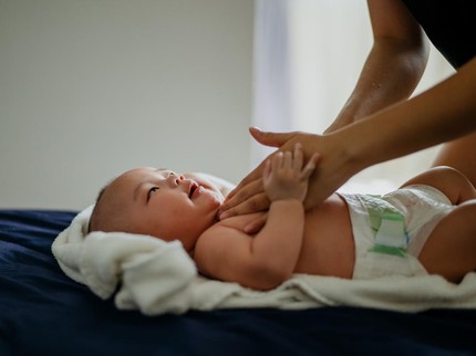 Usia Berapa Bayi Mulai Boleh Dipijat? Perhatikan Ini Bun