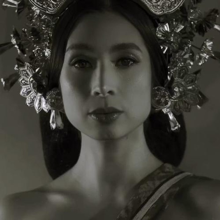 <p>Jennifer Bachdim menyebut konsep maternity shootnya sebagai Pregnant Balinese Princess. Seperti konsepnya, wanita 35 tahun itu memang tampil layaknya putri ya, Bunda. (Foto: Instagram @jenniferbachdim)</p>