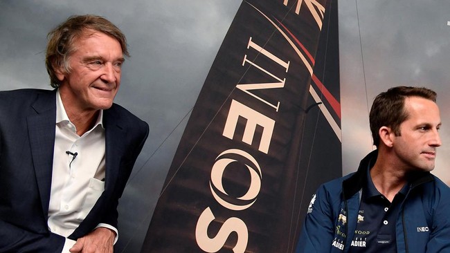 Jim Ratcliffe secara terbuka mengakui bahwa ia tertarik membeli Manchester United. Ia masuk dalam jajaran orang terkaya Inggris.