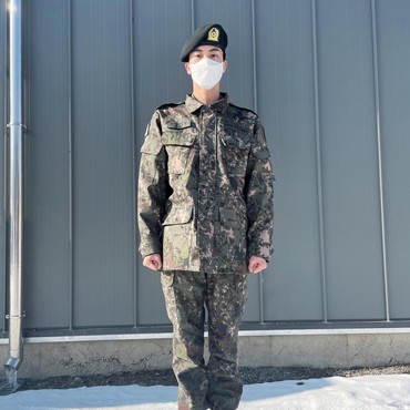 Bikin ARMY Bangga, Jin BTS Diberi Gelar Langka 'Captain Korea' saat Wamil