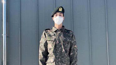 Bikin ARMY Bangga, Jin BTS Diberi Gelar Langka 'Captain Korea' saat Wamil