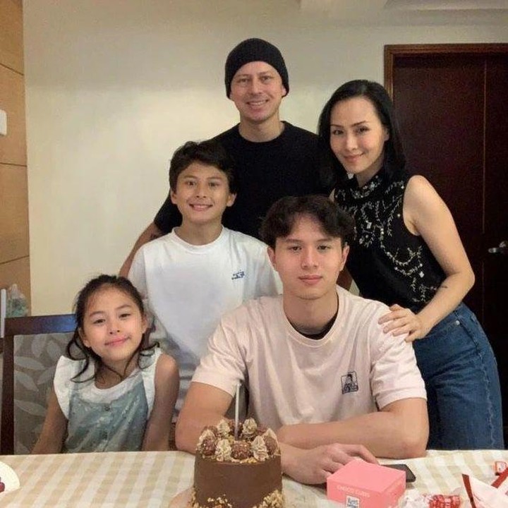 <p>Dari pernikahan dengan Bonita, Pierre Roland sudah dikaruniai tiga orang anak. Mereka adalah Olivier DeAngelo Christy, Ezekiel Kramer Christy, dan Efrata Taylor Christy. (Foto: Instagram @pierrerolandc)</p>