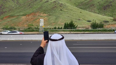 img-title FOTO: Penampakan Terkini Pegunungan Hijau di Gurun Tandus Arab Saudi