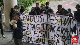 Puluhan Mahasiswa UNY Geruduk Rektorat Tuntut Perombakan UKT