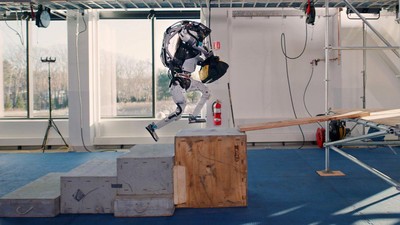 Lincahnya Robot Atlas, Bantu Staf Konstruksi dan Pamer Skill Parkour