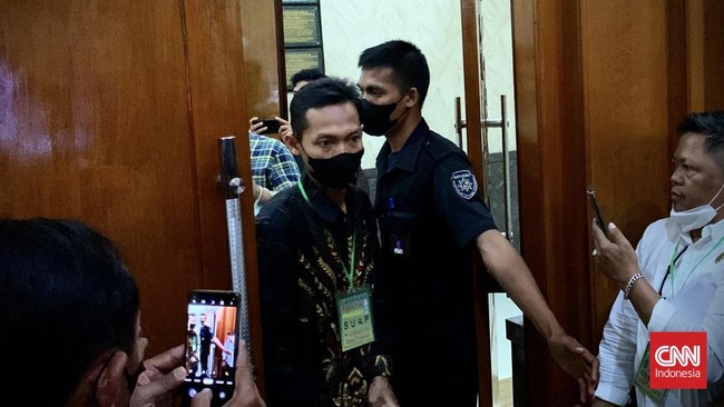 Koordinator Stewar Lalu Panca menyebut ia diminta untuk mencari 250 personel steward hanya dua hari sebelum pertandingan Arema FC Vs Persebaya berlangsung.