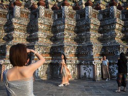 Kelakuan Fotografer di Wat Arun yang Bikin Resah