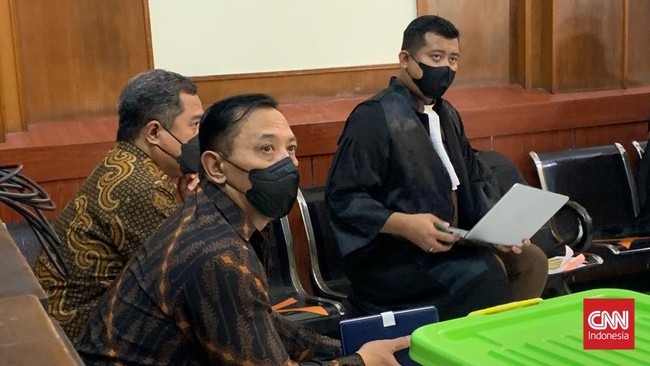 Sidang lanjutan dua terdakwa Tragedi Kanjuruhan kembali digelar di PN Surabaya, Kamis (19/1), dengan agenda pemeriksaan saksi.