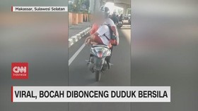 VIDEO: Viral, Bocah Dibonceng Duduk Bersila di Atas Motor