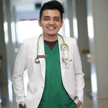7 Potret Terbaru Yongki AFI Kini Sukses Jadi Dokter Spesialis