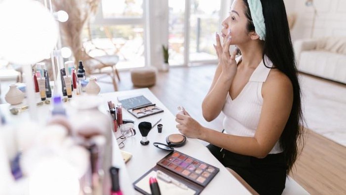 5 makeup hacks yang wajib kamu coba/foto: pexels.com
