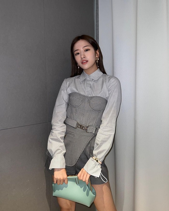 Ahn Yu Jin juga telah menunjukkan pengaruh signifikan terhadap meningkatnya ketertarikan dari kalangan muda untuk membeli fashion item Fendi yang digunakan pada berbagai kesempatan sebelum kini resmi menjalin kerjasama./ Foto: instagram,com/_yujin_an