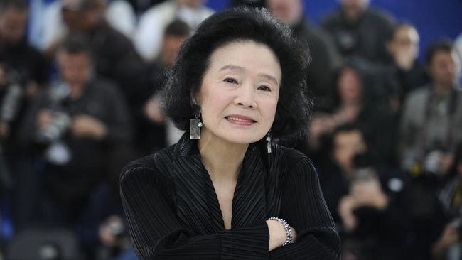 Aktris senior Korea Selatan Yoon Jeong-hee meninggal dunia di Paris, setelah selama ini diberitakan mengidap Alzheimer. 