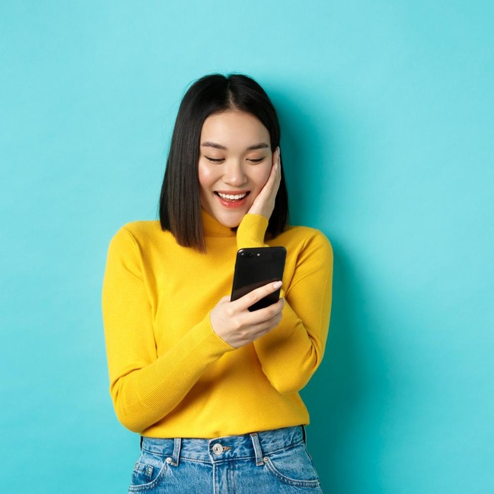 tidak ada salahnya kok untuk perempuan chat terlebih dahulu